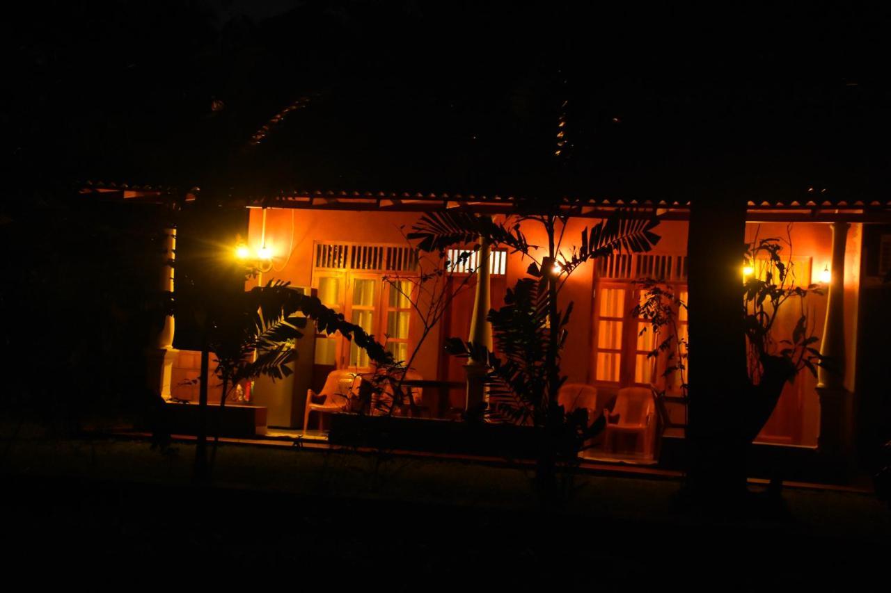 Leesa Villa Safari Resort Udawalawe Esterno foto